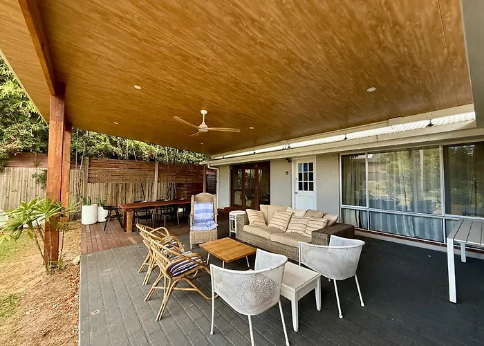 Palm Beach House - Sleeps 10 - Spacious