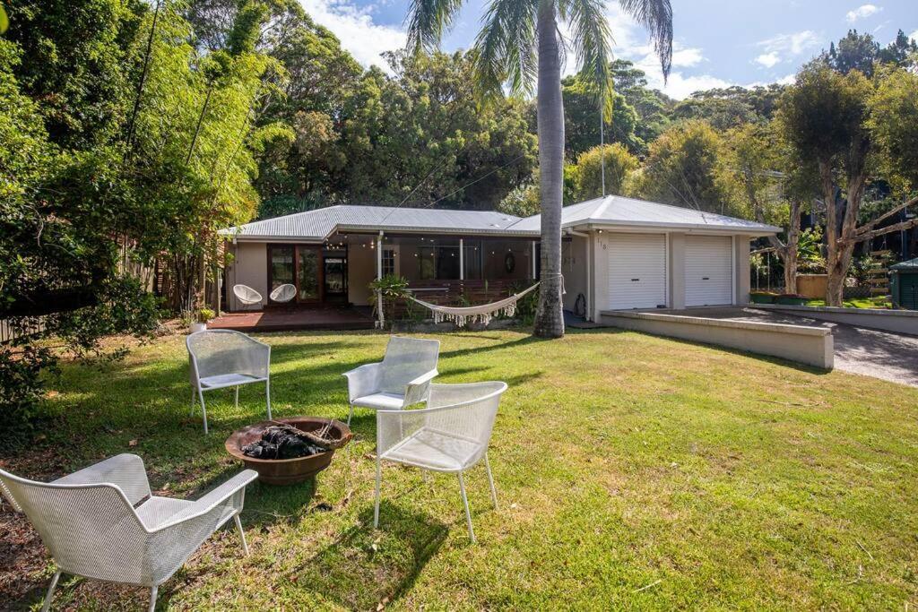 Palm House - Sleeps 10 - Spacious Point Lookout