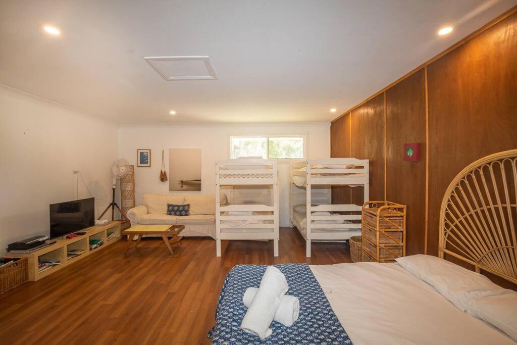 Palm House - Sleeps 10 - Spacious Holiday home *